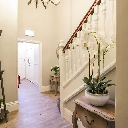 Lewis Hunton Apartament