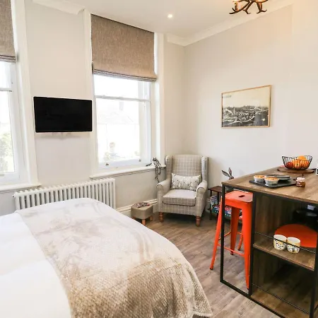 Lewis Hunton * Saltburn-by-the-Sea